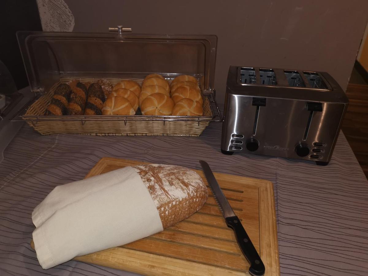 Stadthotel Hauser Eck Sankt Poelten Exteriör bild